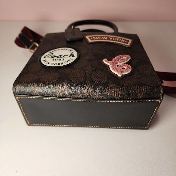 NWT COACH CE593 Mini Cally Crossbody In Signature Canvas With Ski Patches - Picture 6 of 6